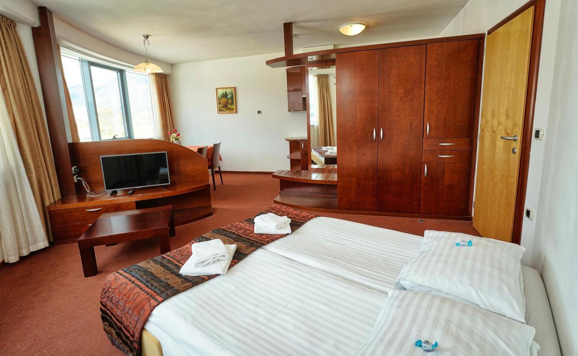 Hotel Krek Superior Lesce  Zewnętrze zdjęcie
