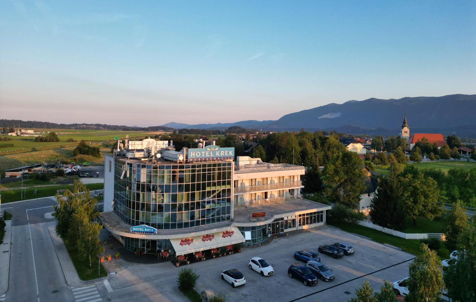 Hotel Krek Superior Lesce  Zewnętrze zdjęcie
