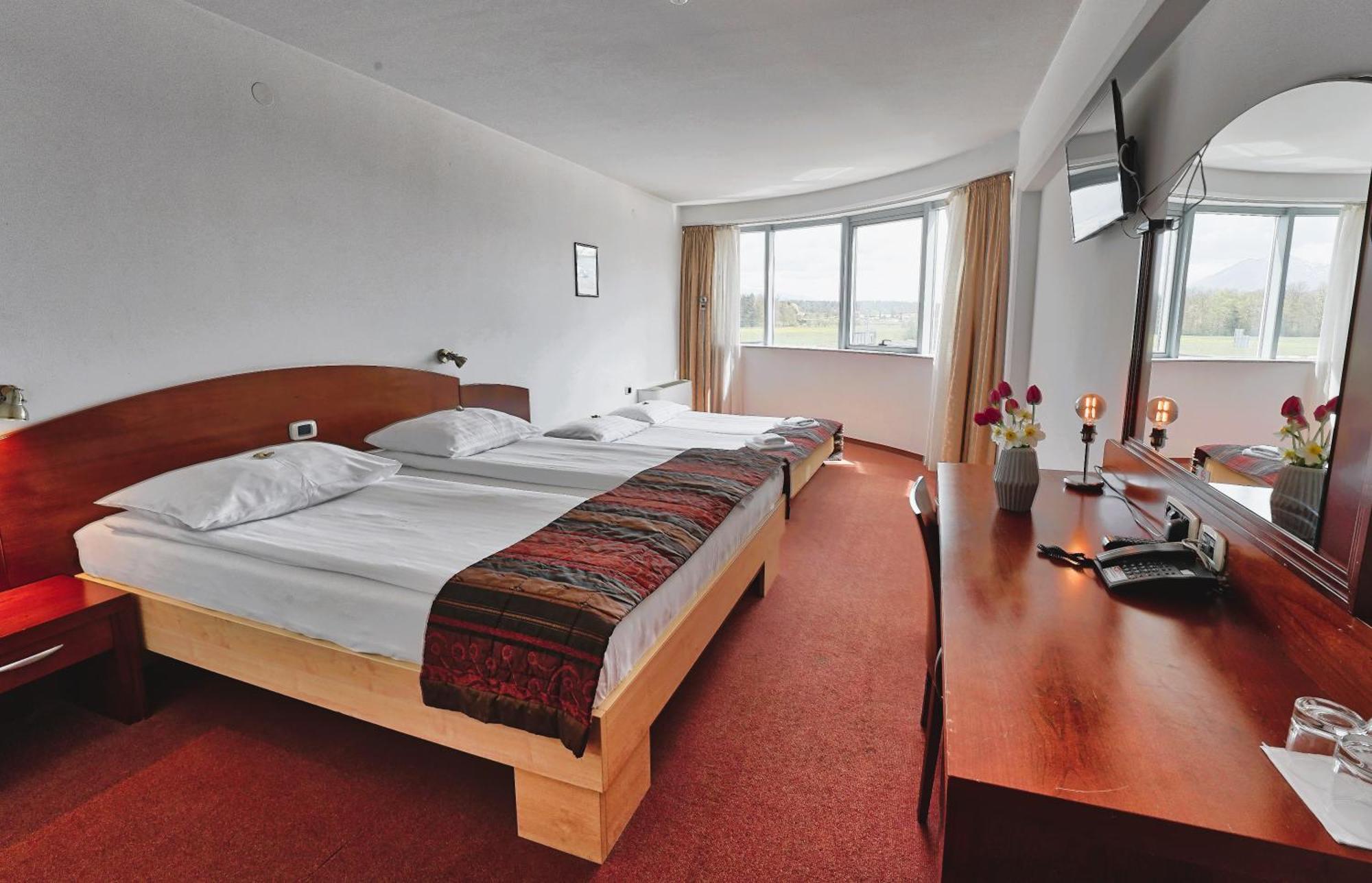 Hotel Krek Superior Lesce  Zewnętrze zdjęcie