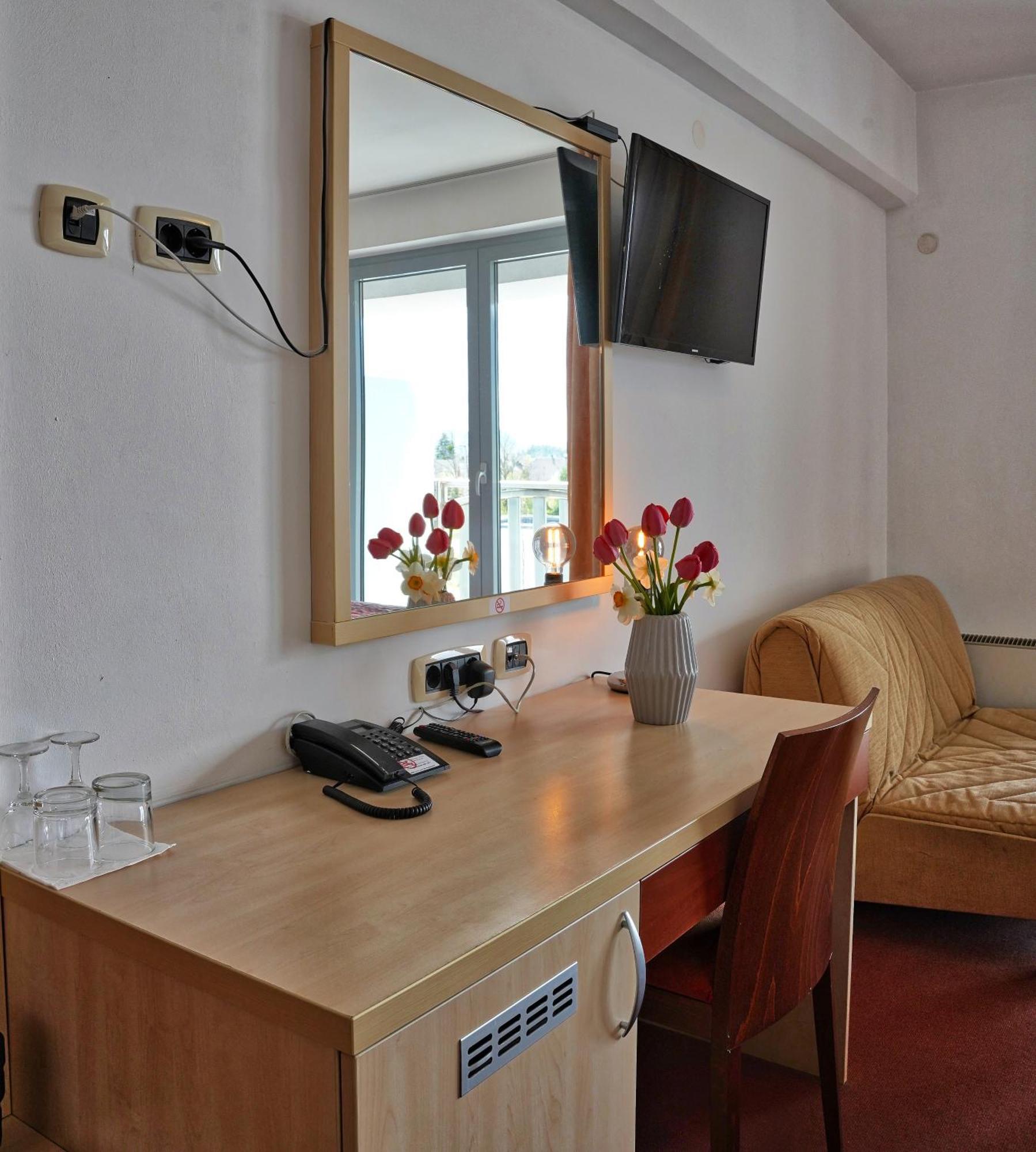 Hotel Krek Superior Lesce  Zewnętrze zdjęcie